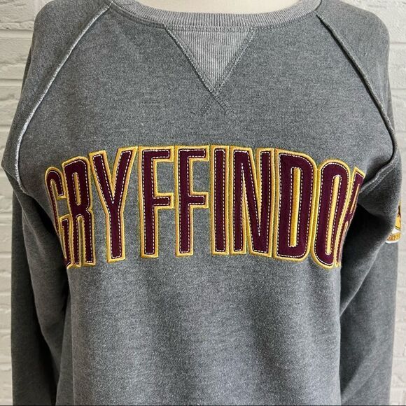 Harry Potter Universal Studios Gryffindor Sweatshirt - Picture 2 of 6